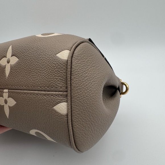 Louis Vuitton Favorite Bicolor Monogram Empreinte Leather RARE - Picture 14 of 16